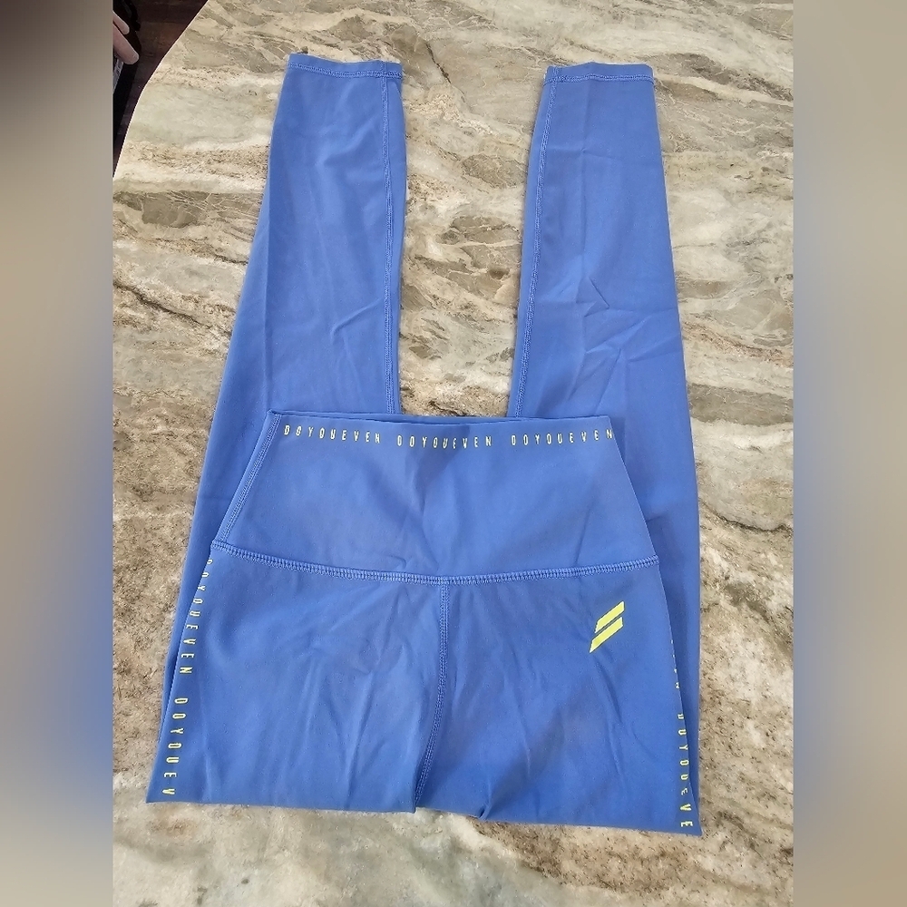 DoYouEven Seamless Compression Leggings Women’s Small Blue Yellow Logo 7/8 Lgth